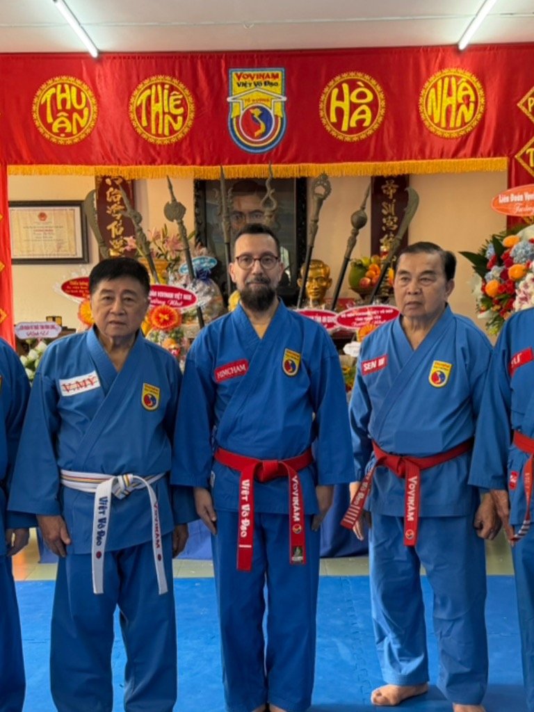 Võ Sư Hicham Ramli avec Maître V. Mỹ et Maître Sen au Tổ Đường